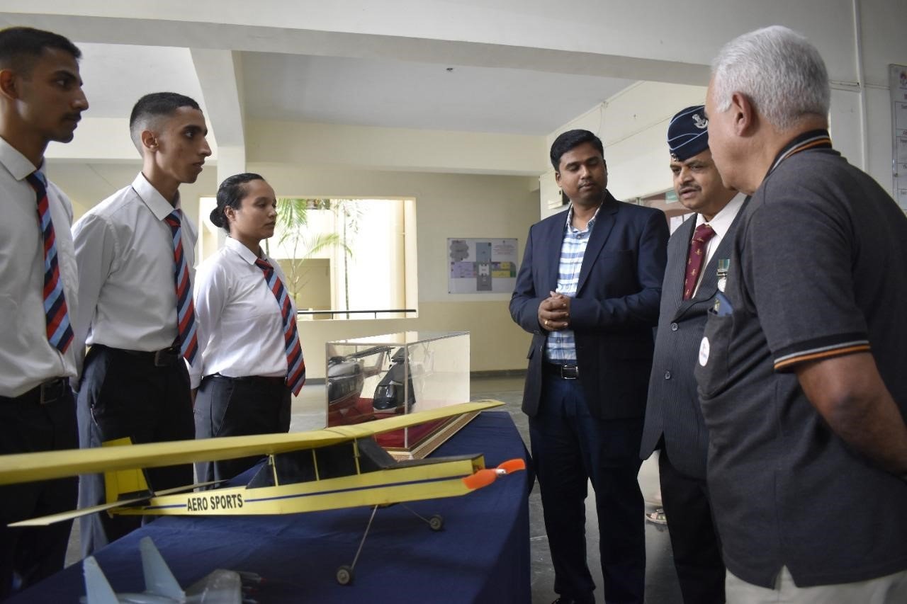 Guest of Honour, Grp. capt