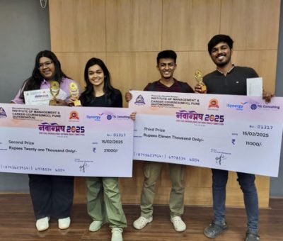 Esha-Ratnaparkhi--and-Samruddhi-Bhabad-won-2nd-Place-with-21000_--Cash--in-Software-Project-Presentation-at-IMCC,-Kothrud